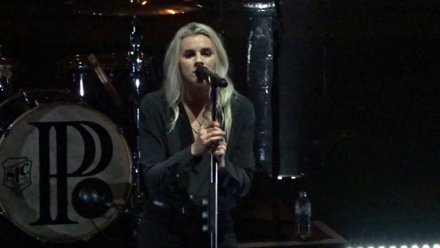 PVRIS " White Noise " (stripped) O2 Shepherds Bush Empire, London 5-5-17 смотреть онлайн
