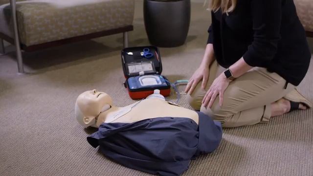 How to use the Philips HeartStart HS1 defibrillator смотреть онлайн