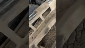 Шкода октавия 2008 год, снятие переднего крыла.