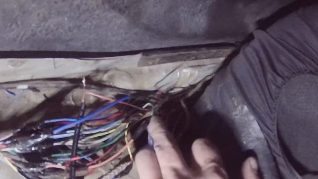 Не выключается бортовой компьютер при выключенном зажигании Мицубиси Каризма смотреть онлайн