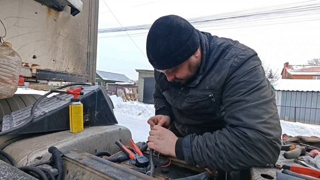 ТЕХНИЧКА 3. КАМАЗ 5490 ЗАМЕНА ПРИВОДНЫХ РЕМНЕЙ. МЕНЯЮ СИЛОВЫЕ ПРОВОДА.