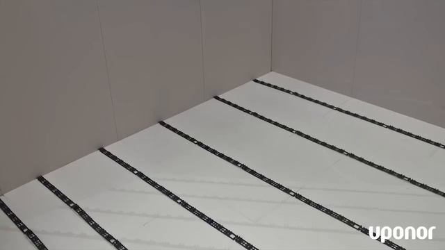 Instruktionsfilm: Installation av golvvärme på isolering med Uponor Rörhållarskena med hullingar смотреть онлайн