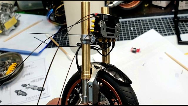 1/9 SCALE "MENG MODEL" BMW R NINE T 'TRACK EDITION' Build #2 제작기 2편 смотреть онлайн