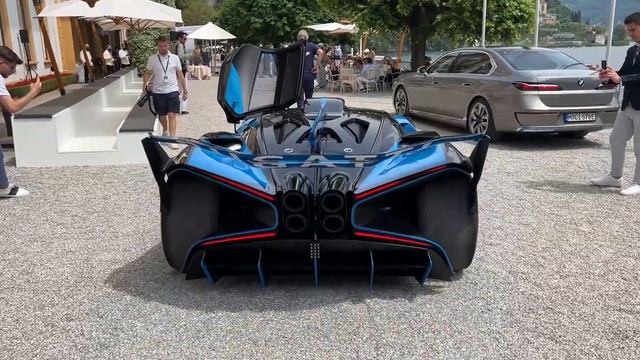 Bugatti BOLIDE - CRAZY EXHAUST sound & driving at Villa d'Este (1850 HP W16) смотреть онлайн