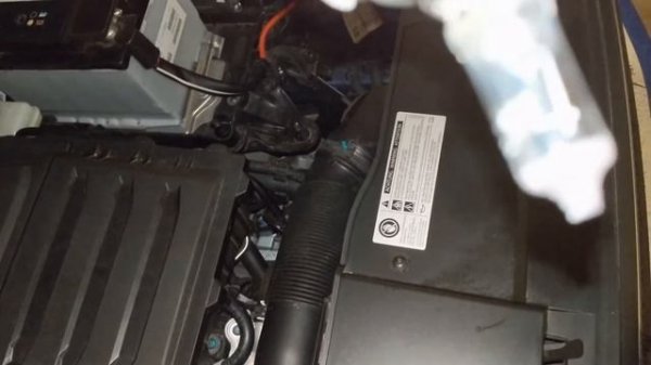 How to change headlight bulbs on VW T-roc