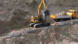 GREAT RC TRUCKS, RC BUS, RC TRACTOR, RC MACHINES IN DETAIL AND MOTION!! RC TRUCK MAN 4x4 STUCK