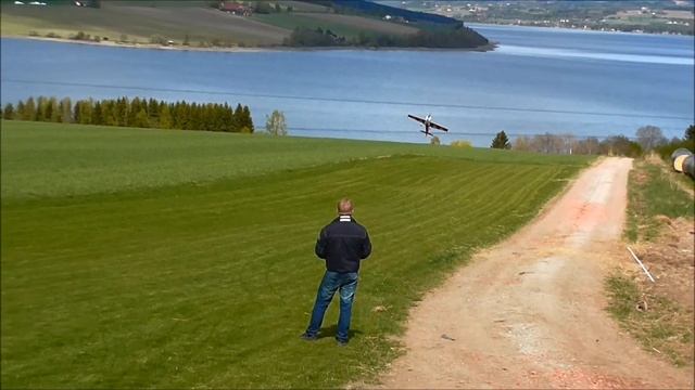 Helgøya Airport 2/5-2014 - EF 91", 104" and 125" - pilot: Christian смотреть онлайн