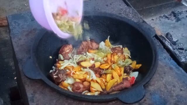 ОДЖАХУРИ В КАЗАНЕ НА КОСТРЕ смотреть онлайн