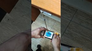 снятие (замена )  аккумулятора samsung без повреждения самого аккумулятора и целостности дисплея