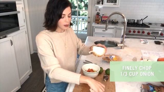 RECIPE: How To Make Guacamole | My Favorite Healthy Snack | Jenna Dewan смотреть онлайн