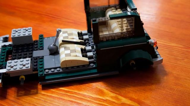 Assembling a LEGO Mini Cooper kit смотреть онлайн