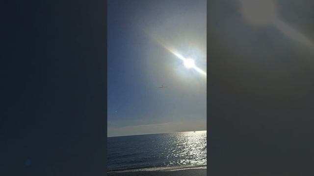 Адлер. Пляж "Лазурь". Самолёты над морем. смотреть онлайн