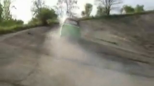 burn out Opel Kadett @ Audi 100 смотреть онлайн