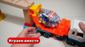 Играем в машинки 🚗 Запускаем шарики ! Расслабляющие видео для детей