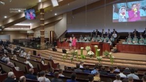 у пещеры стоит в печали тихо плачет одна душа.  Детское пение на Пасху.