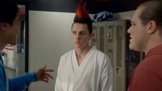 Cobra Kai Cast REVEAL What It's Like Dating & Working Together! смотреть онлайн