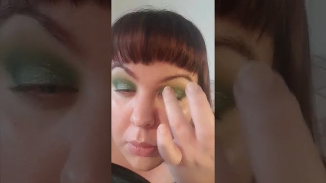 Revolution Mini Tasty Avocado palette look смотреть онлайн