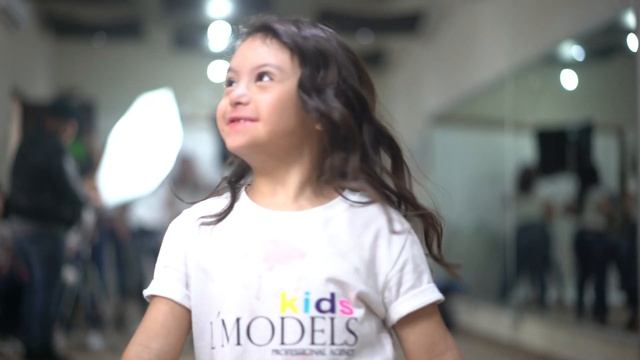 BEAUTIFUL KIDS MODELS FROM MEXICO - Vitiligo Model And Fun Poses By Talented Girls