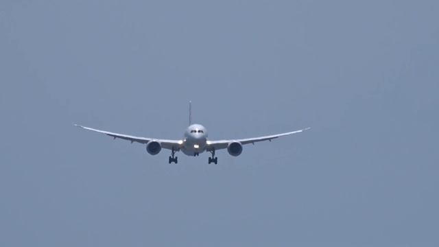 JL97 B787-9 RWY28 RNP APR RCSS смотреть онлайн