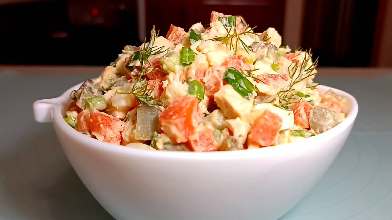 📌 Вкусный салат с курицей и солеными огурцами смотреть онлайн