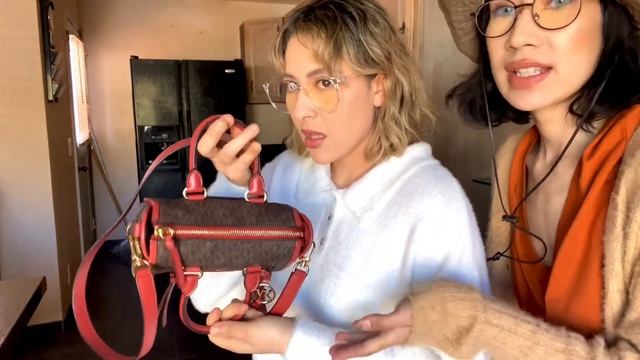 Michael Kors mini Carine Bag Review смотреть онлайн