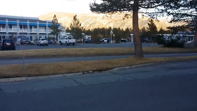 Locals meet and greet Officer T.Y. Rant filming police searches Tahoe Keys. смотреть онлайн