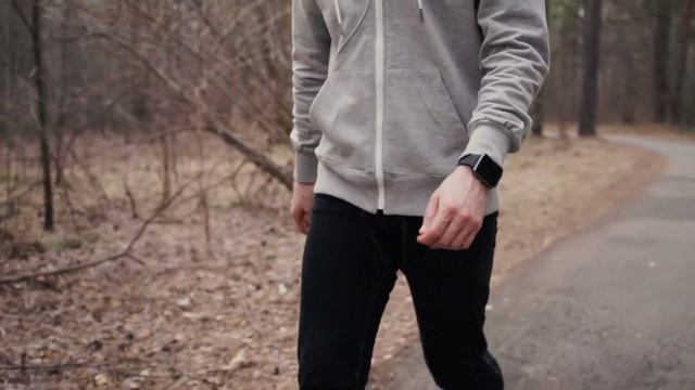 man running in forest woods training and look at smart watches смотреть онлайн