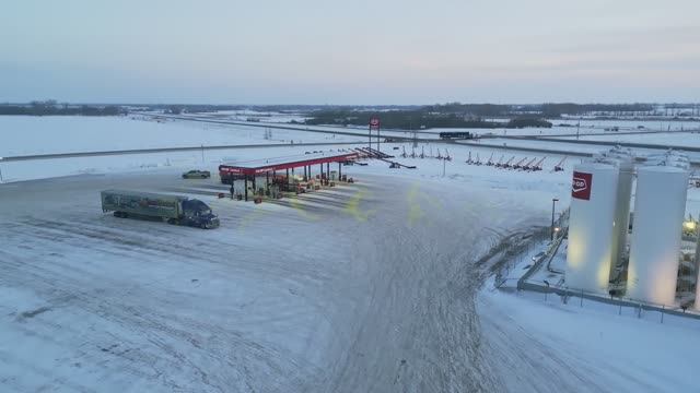 Выжить в глуши: зима в дикой Канаде. Или дальнобой куда не ступала нога человека. смотреть онлайн