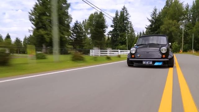 This Custom Mid-Engine Mini Revs to 13,000 RPM! | Outrunning Sanity смотреть онлайн
