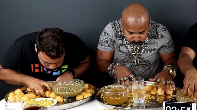 300 PANI PURI/GOLGAPPA EATING COMPETITION | PANI PURI CHALLENGE | Food Challenge India (Episode-58) смотреть онлайн