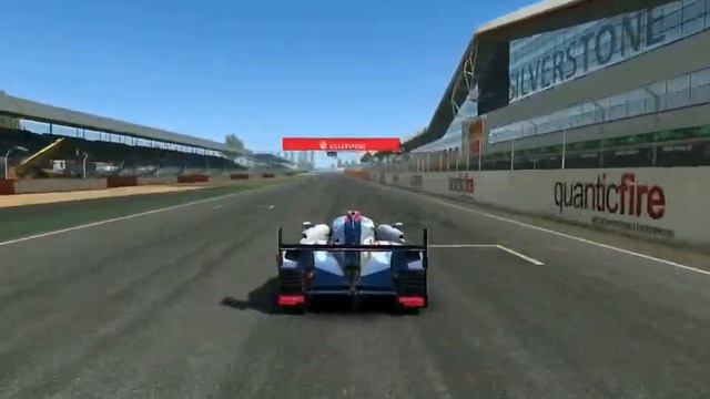 Audi R18 3 laps at Silverstone GP circuit 2009 смотреть онлайн