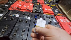 Когда доливать воду в аккумулятор.