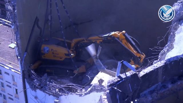 Démolition au BROKK 500 suspendu par une grue - PSD Perfo Sciage Diamant смотреть онлайн