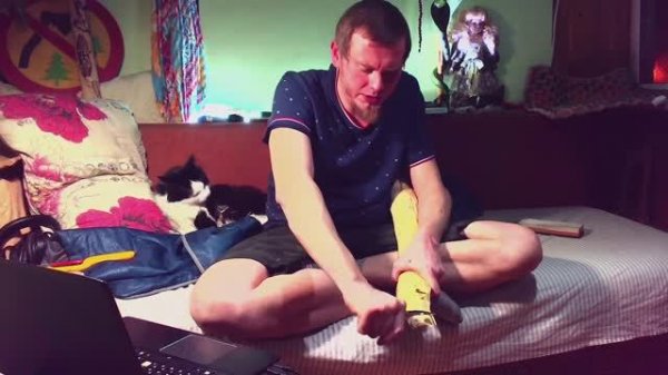 чуть чуть посидели, палку повырезали. Жижиг галнаш по русски поели, да горохом закусили