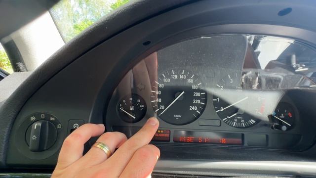 How To Reset Service Reminder In BMW E39 (5-Series Oil Inspection) #bmwe39 #bmw530i