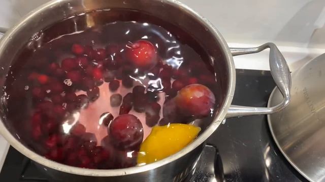 Компот из вишней и сливы.Дәмді компот смотреть онлайн