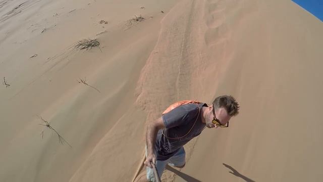Sandboarding in Liwa desert, Abu Dhabi смотреть онлайн