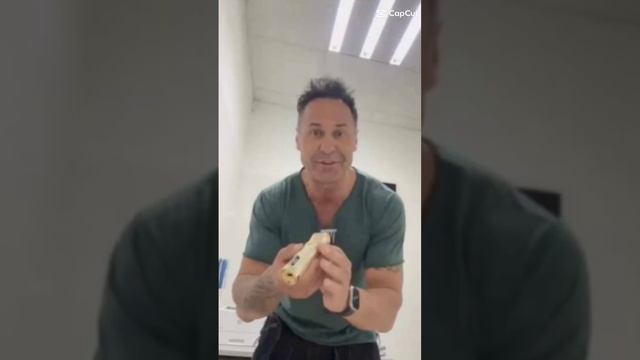 Певец Стас Костюшкин побрился налысо после критики его видеоклипа с Блиновской #знаменитости #shorts смотреть онлайн