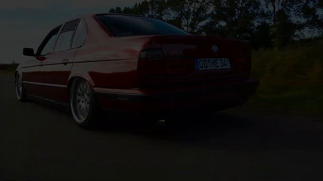 Mercedes-Benz 190E W201 vs. Bmw E34 CarPorn смотреть онлайн