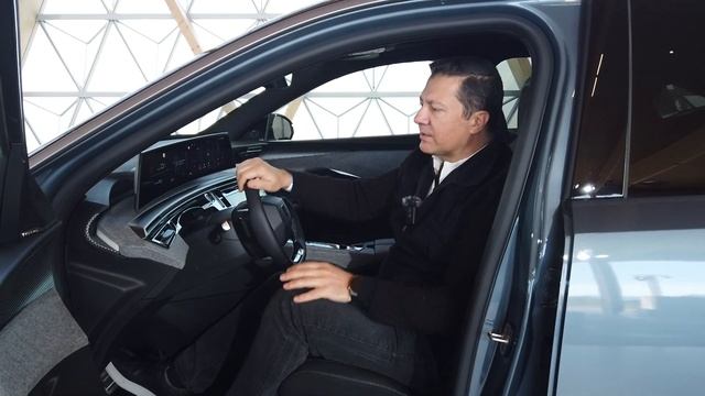 PEUGEOT E-3008 Test Sürüşü смотреть онлайн