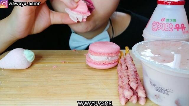 ASMR PINK DESSERT MUKBANG 분홍색 핑크 디저트 먹방 JELLY MACARON ICE CREAM MARSHMALLOW 젤리 마카롱 마시멜로우 EATING смотреть онлайн