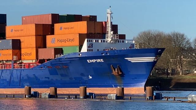 Schiffe in der NORD-OSTSEE-KANAL Schleuse Kiel-Holtenau am 28.01.2022 смотреть онлайн