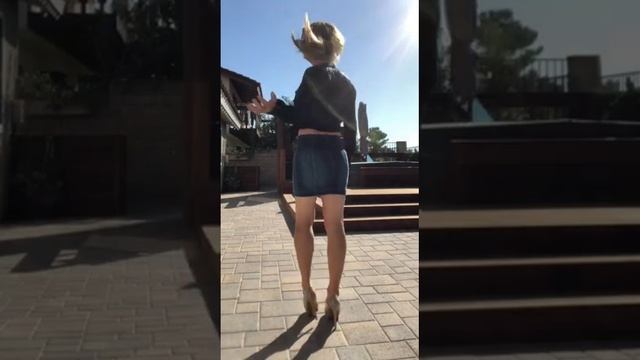 Christina's Wonderful Miniskirt Show #1! ENJOY!!! 💋💋💋👩 смотреть онлайн