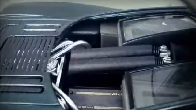 Mclaren F1 - 1/18 DIECAST смотреть онлайн