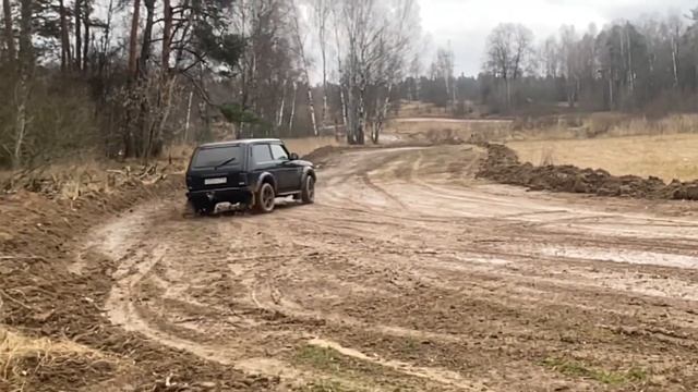 Дикий дрифт на Ниве #ниваурбан #нива #offroad #дрифт смотреть онлайн