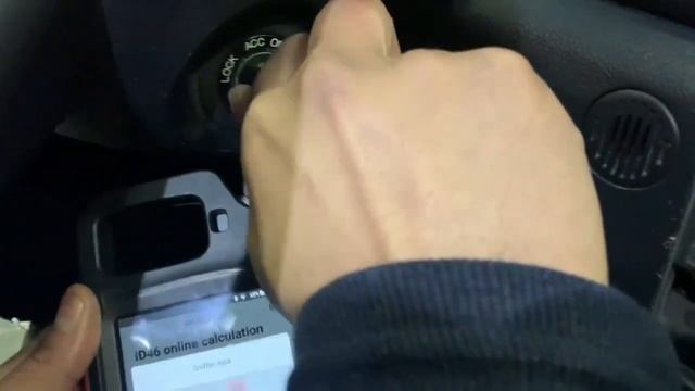 كيف نسخ المفاتيح | شرح جهاز VVDI MAX نسخ شريحة المفتاح смотреть онлайн
