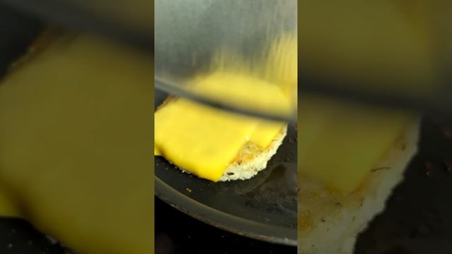 Готовим дабл-чиз-чикен-бургеры с плавленым сыром Hochland #elementaree #готовимза15минут #рецепты смотреть онлайн