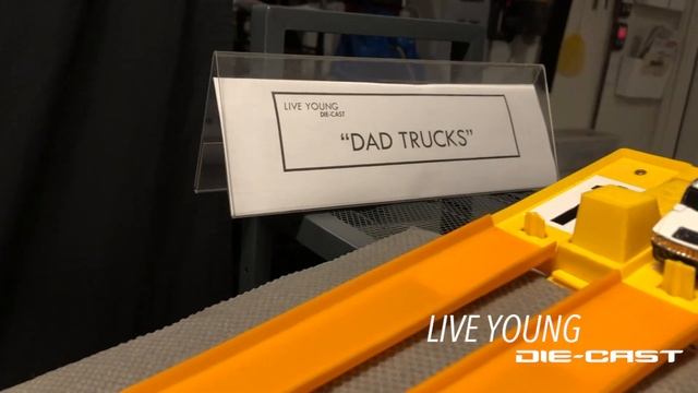 Matchbox, Hot Wheels & Maisto "Dad Trucks" Matchup смотреть онлайн