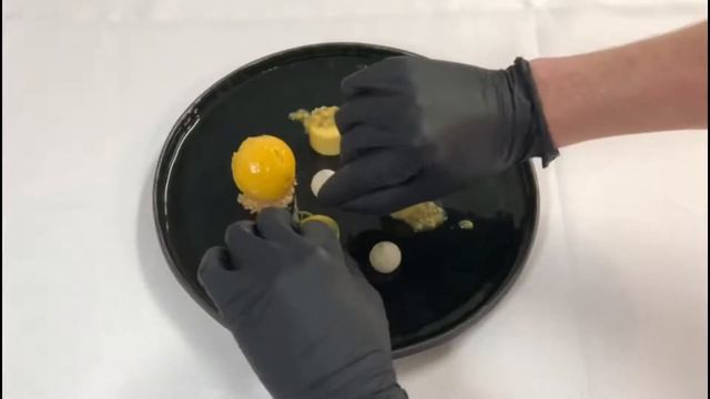 Food Plating, White Chocolate Ganache with Strawberries and Mango Sorbet!! смотреть онлайн