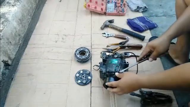 How to remove and install magnetic clutch of compressor sanden TRS E07. смотреть онлайн